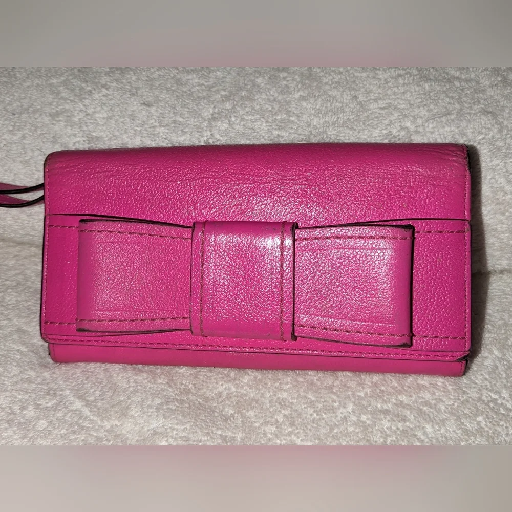Kate Spade New York pink bow wristlet wallet.